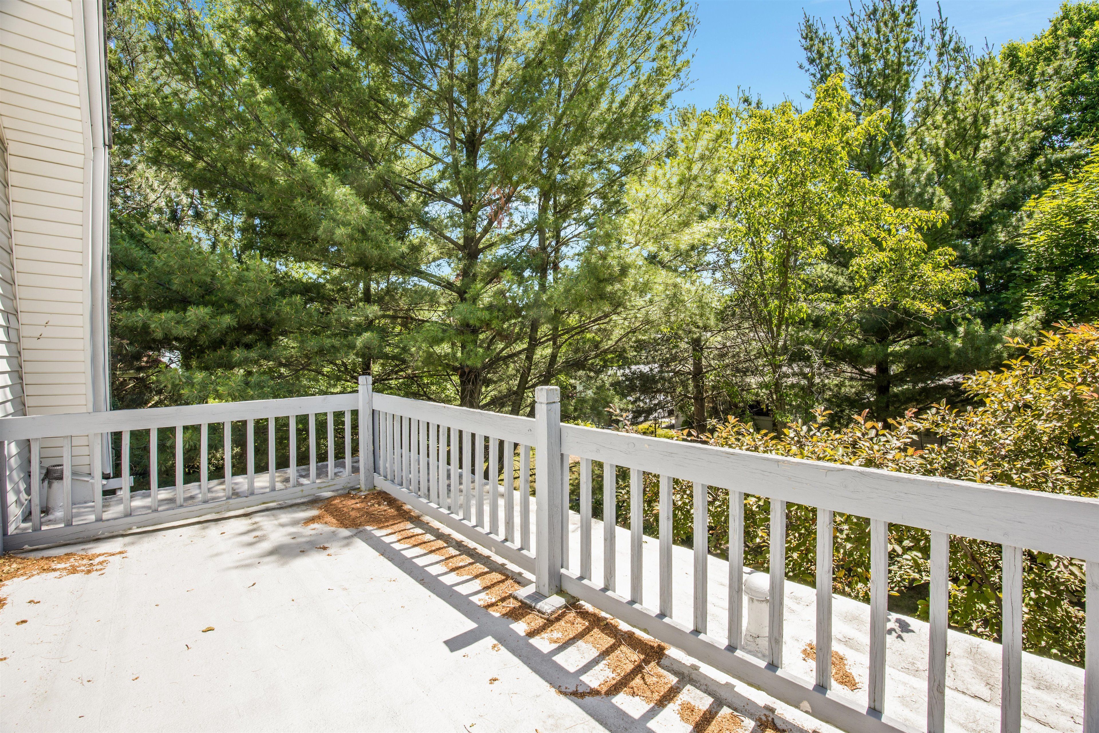 1141 Lakepointe Street