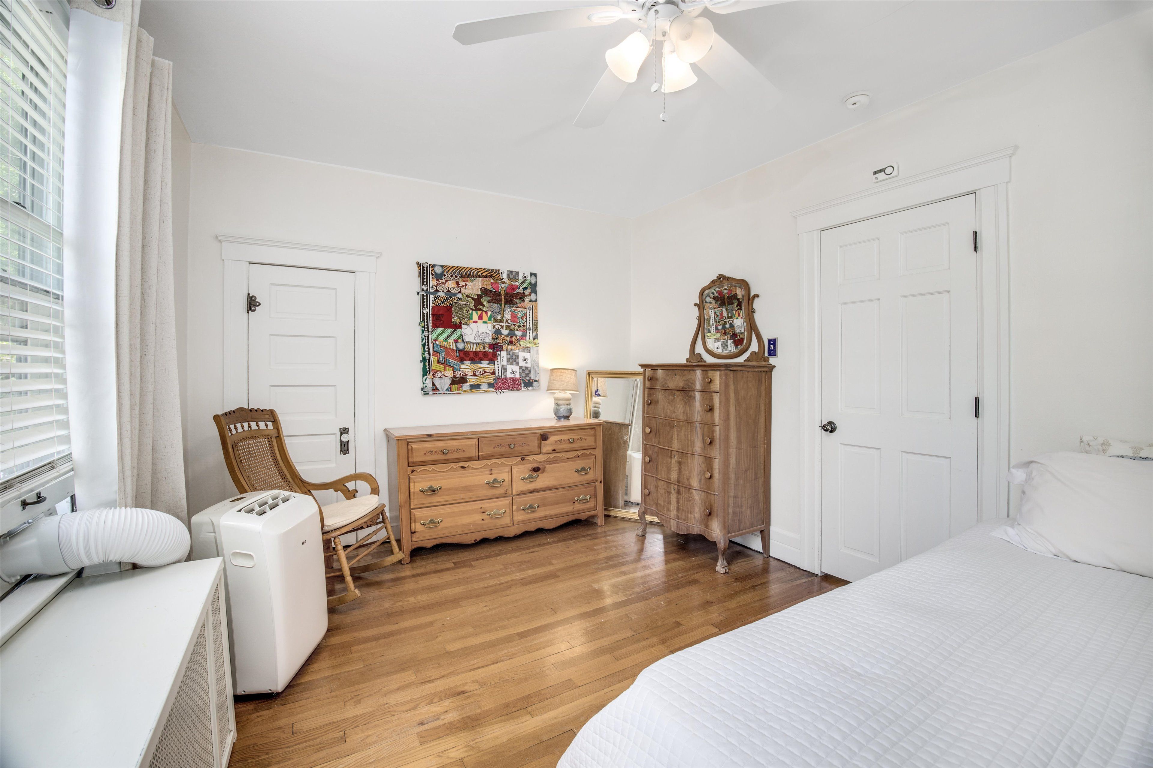 1141 Lakepointe Street