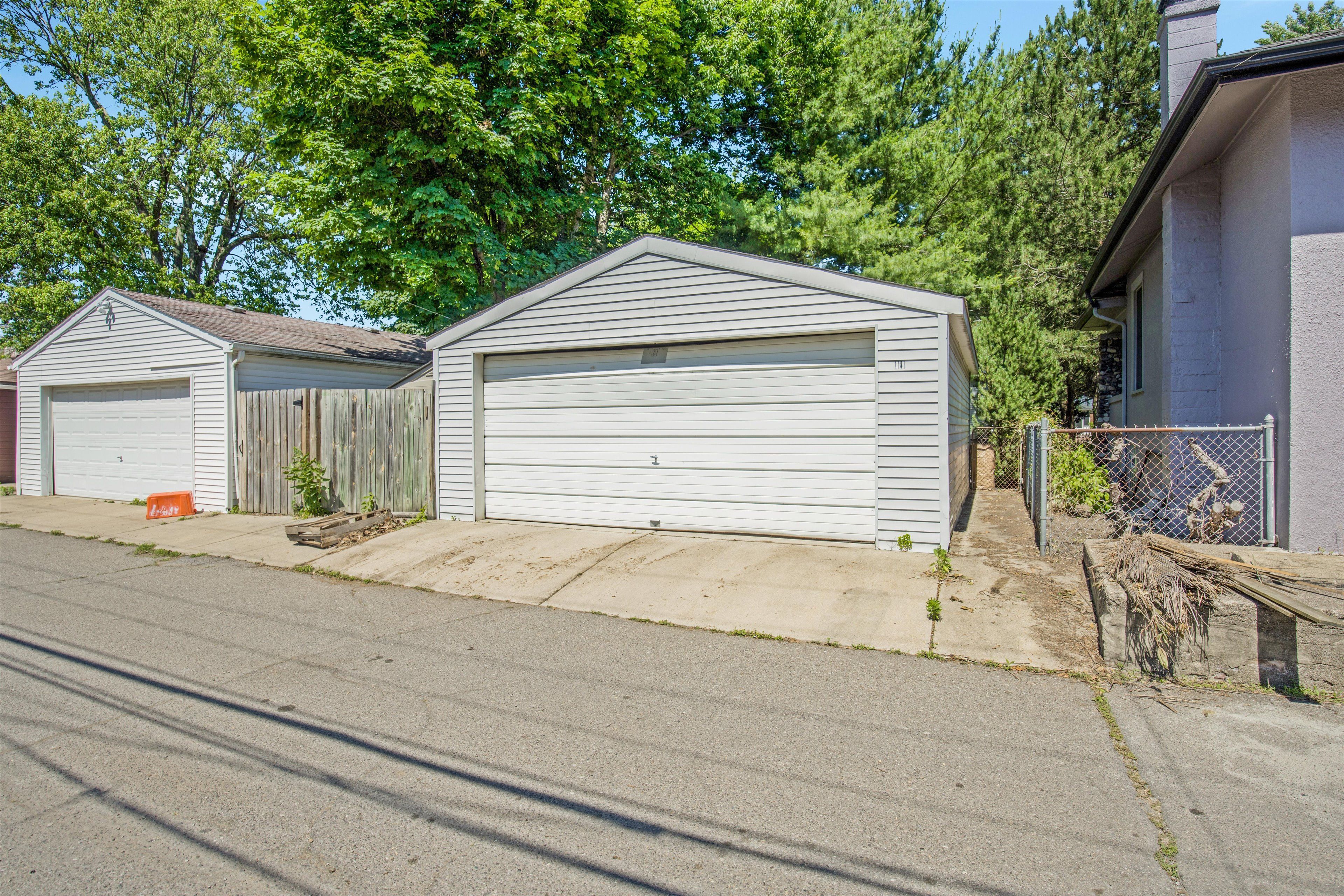 1141 Lakepointe Street