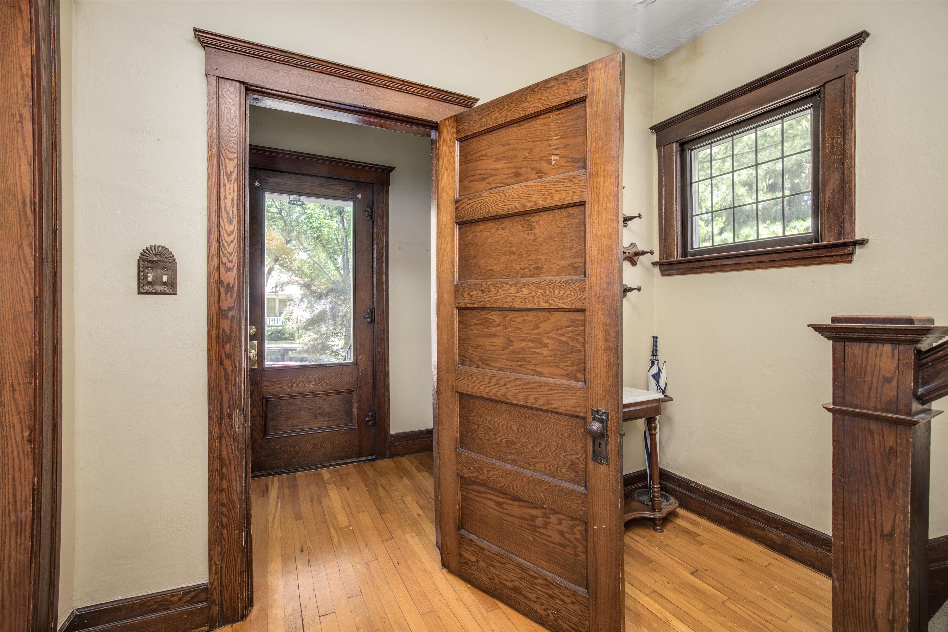 1141 Lakepointe Street