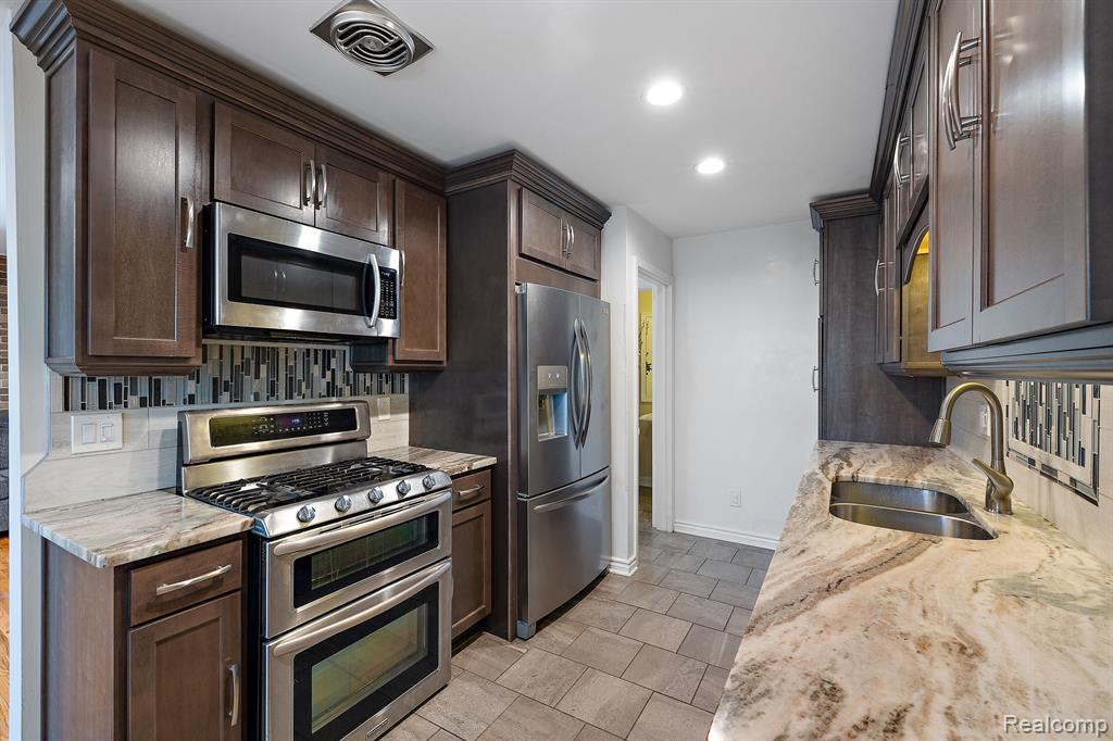 1232 Saint Aubin Place