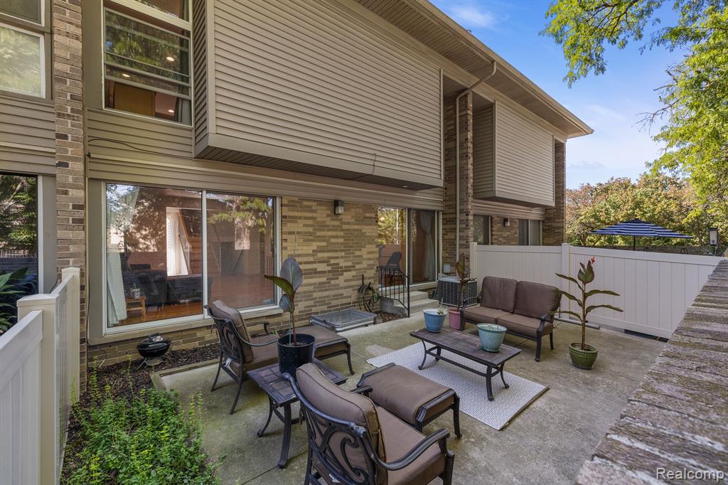 1232 Saint Aubin Place