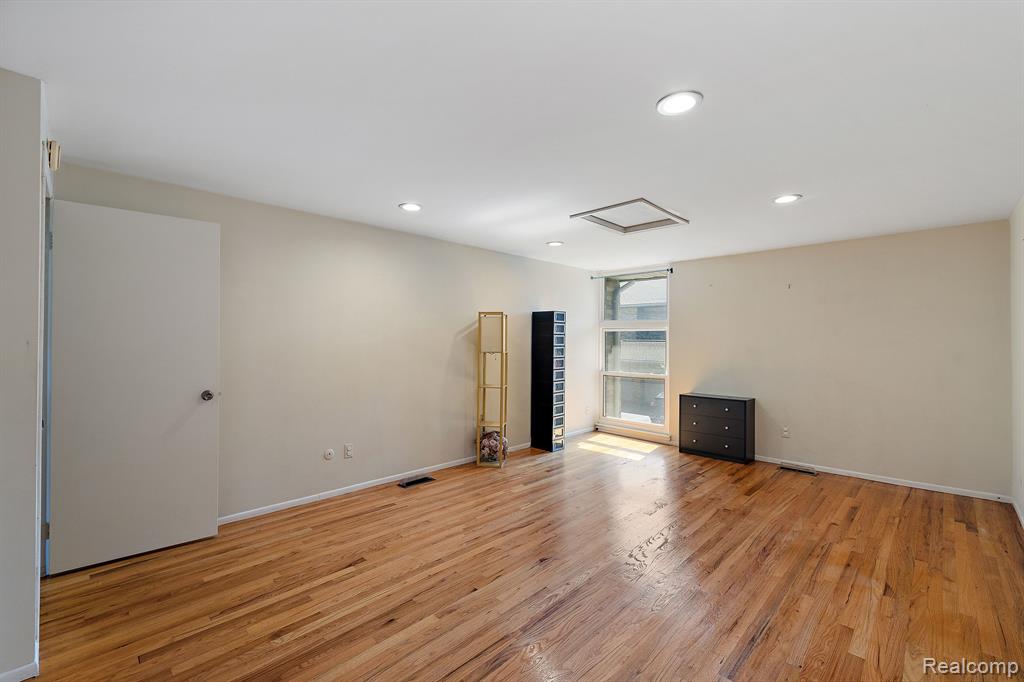 1232 Saint Aubin Place