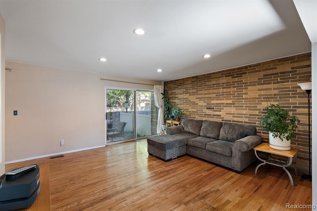 1232 Saint Aubin Place