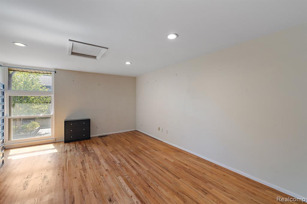 1232 Saint Aubin Place