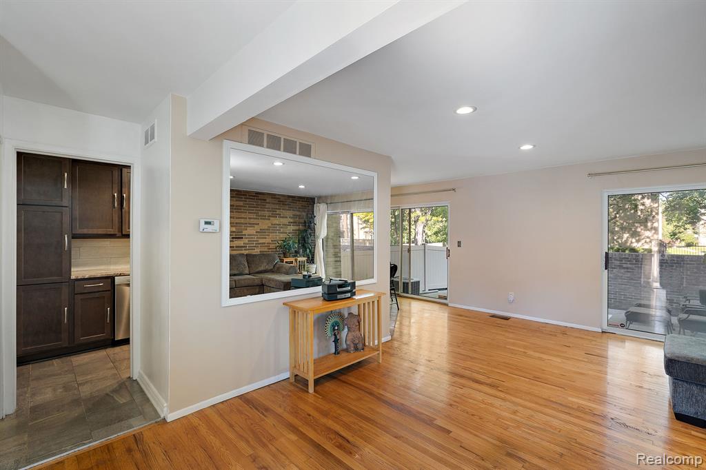 1232 Saint Aubin Place