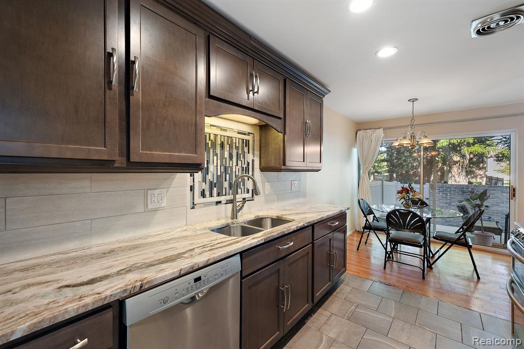 1232 Saint Aubin Place