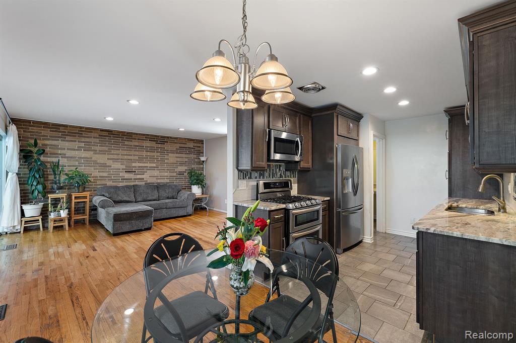 1232 Saint Aubin Place