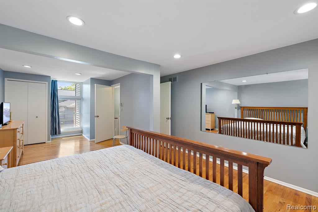 1232 Saint Aubin Place