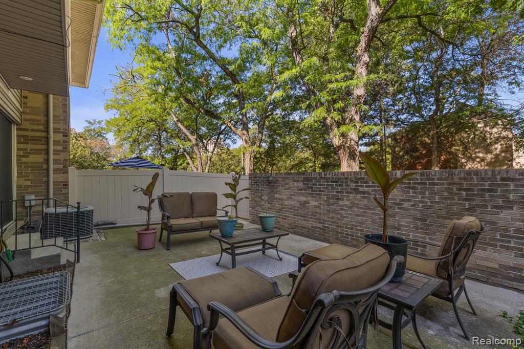 1232 Saint Aubin Place