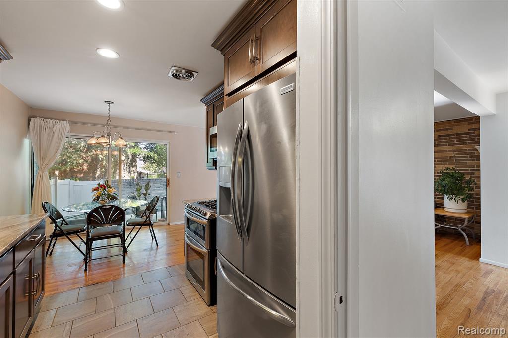 1232 Saint Aubin Place