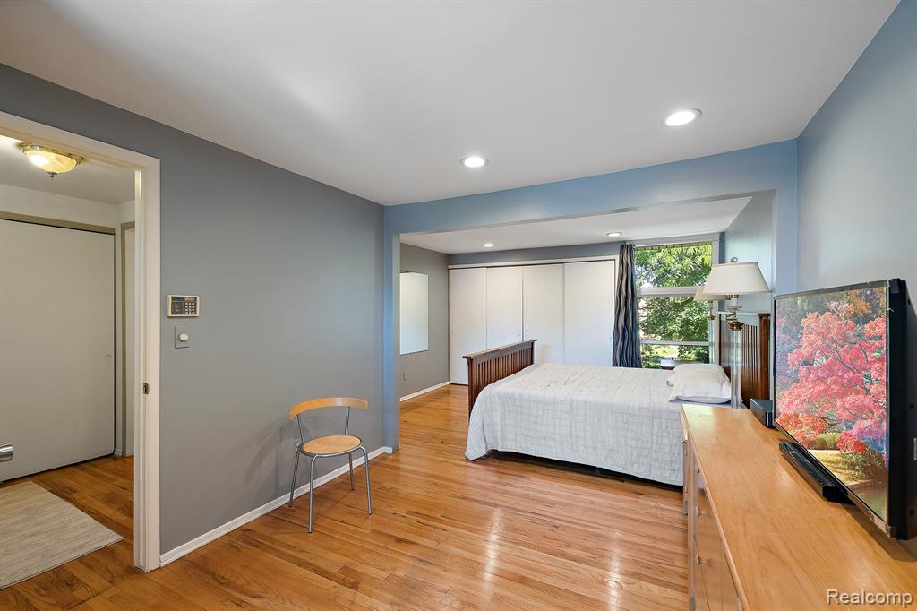 1232 Saint Aubin Place