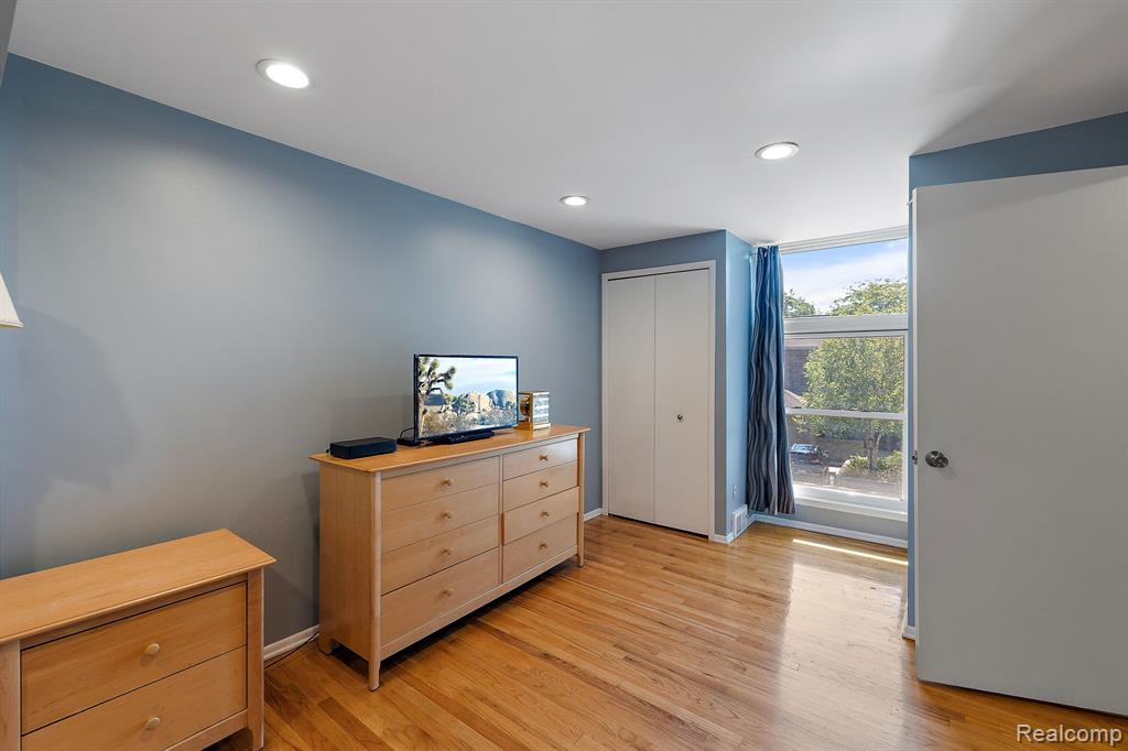 1232 Saint Aubin Place