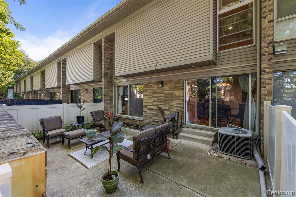 1232 Saint Aubin Place