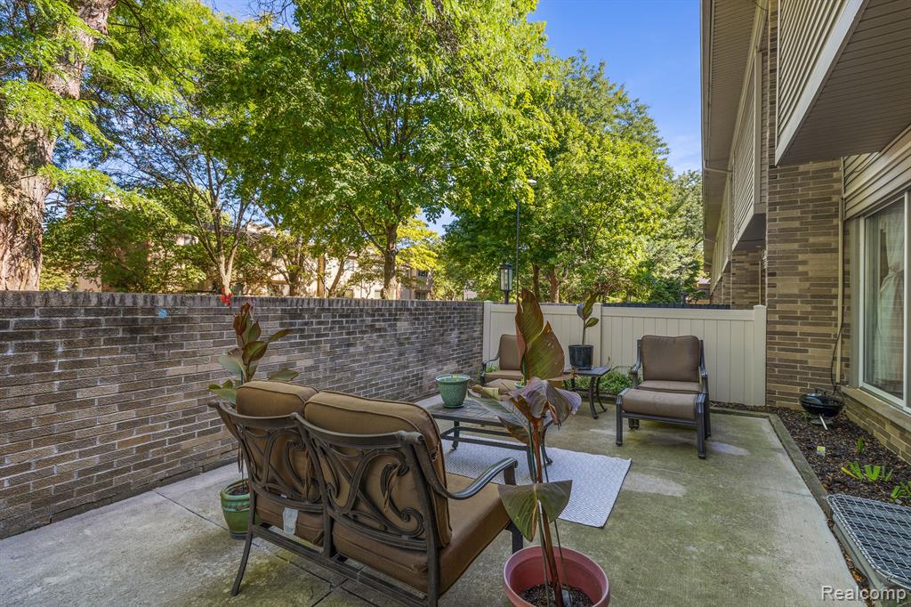 1232 Saint Aubin Place