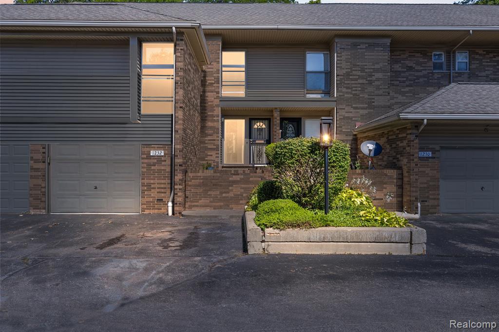 1232 Saint Aubin Place