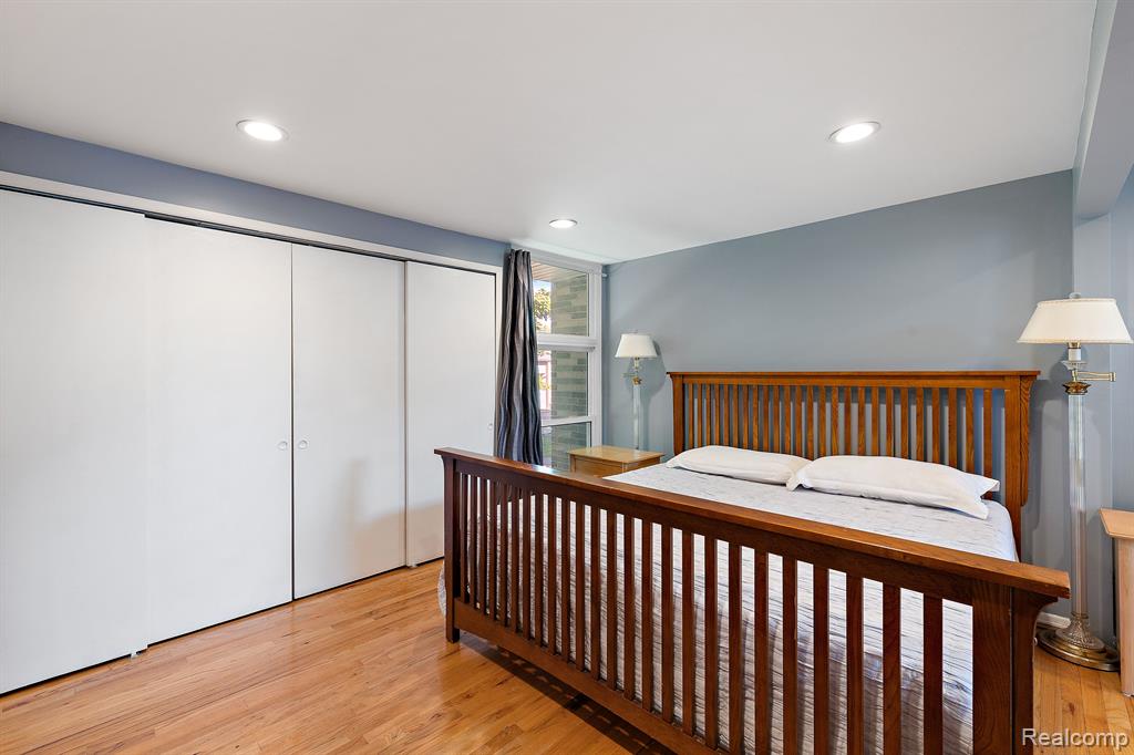 1232 Saint Aubin Place