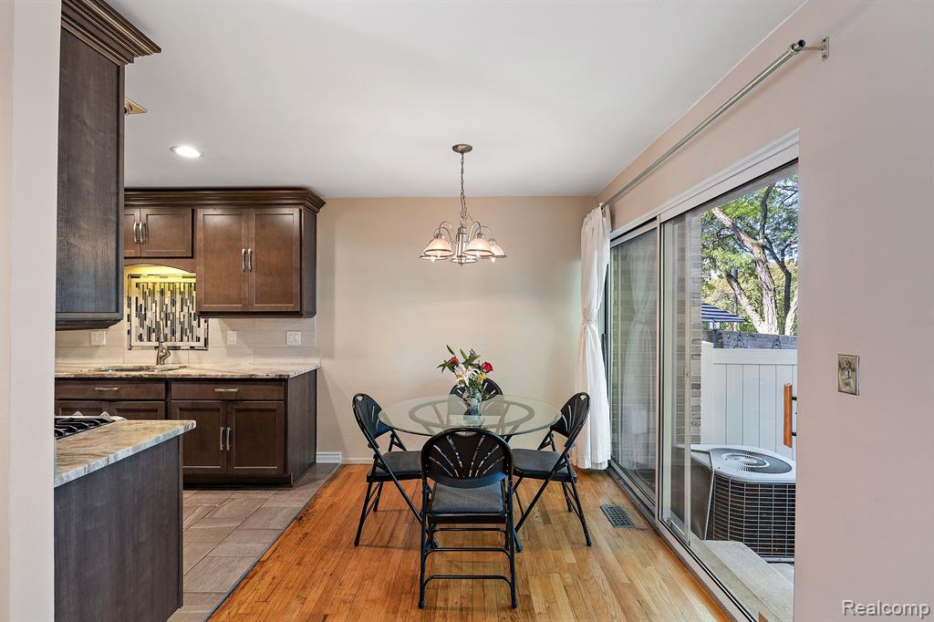 1232 Saint Aubin Place