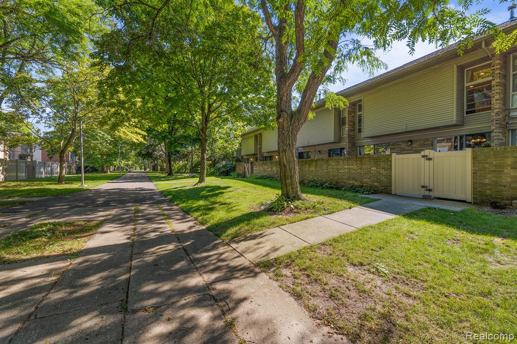 1232 Saint Aubin Place