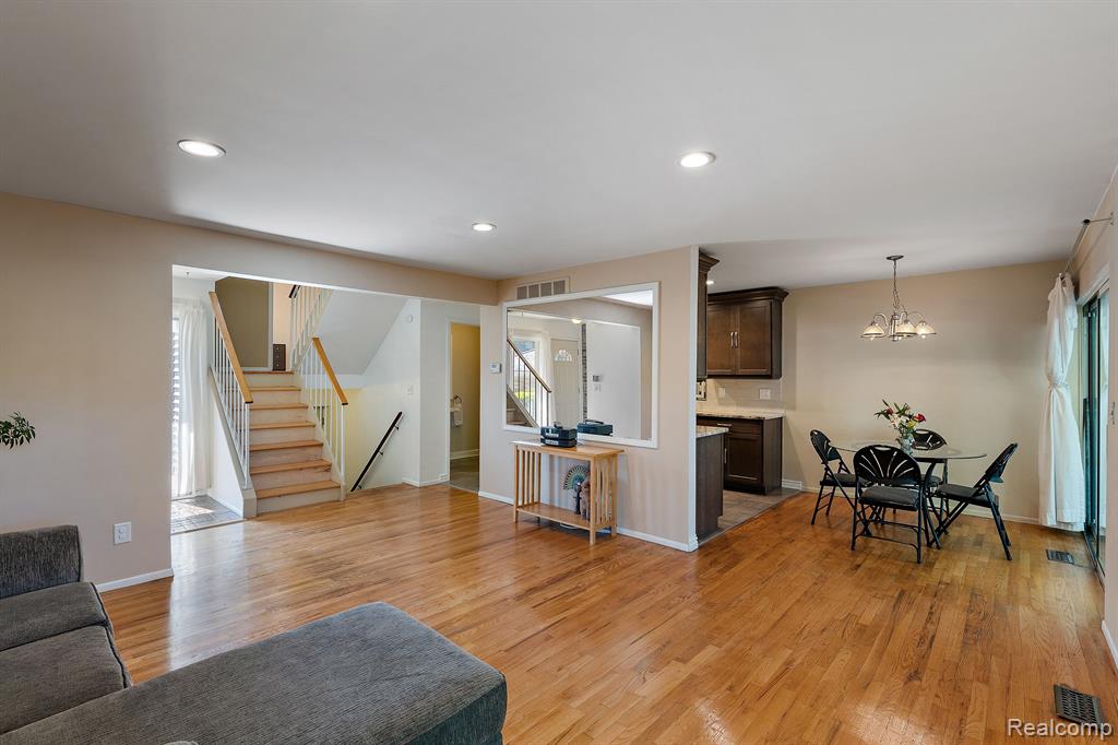 1232 Saint Aubin Place