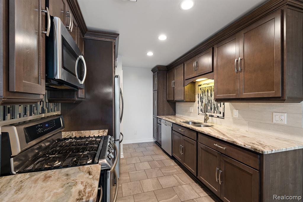 1232 Saint Aubin Place