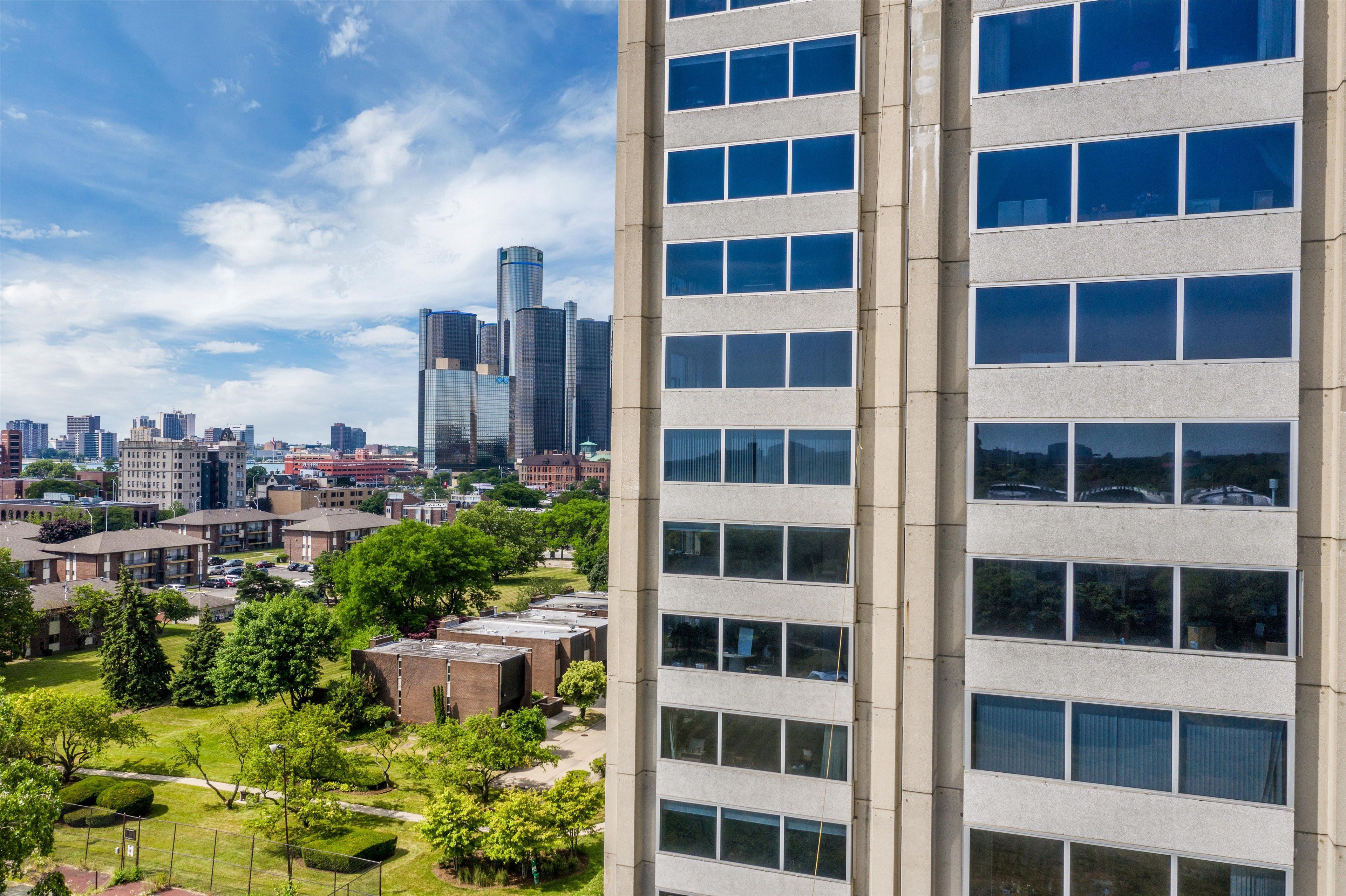 1300 E LAFAYETTE 209