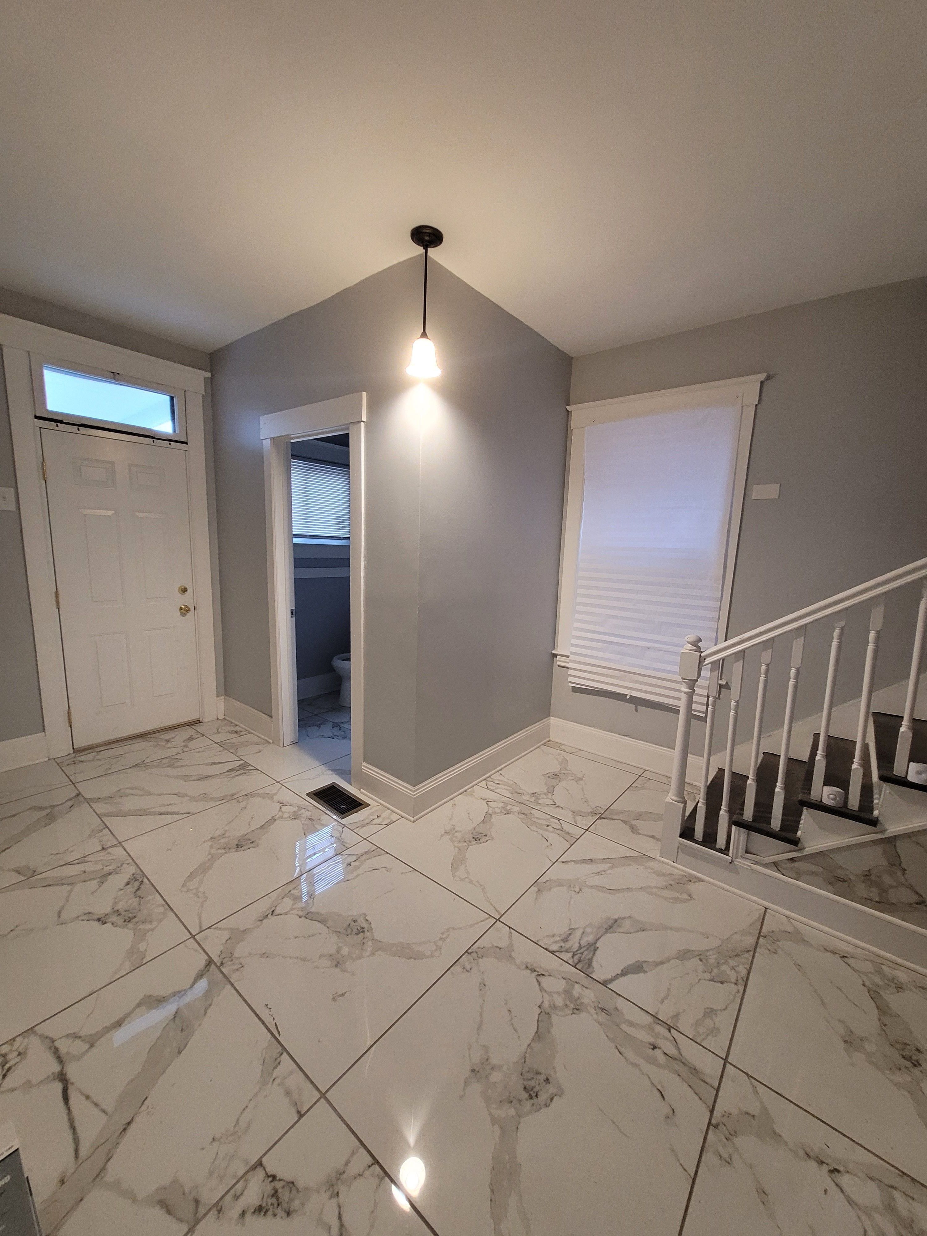 979 E GRAND Boulevard