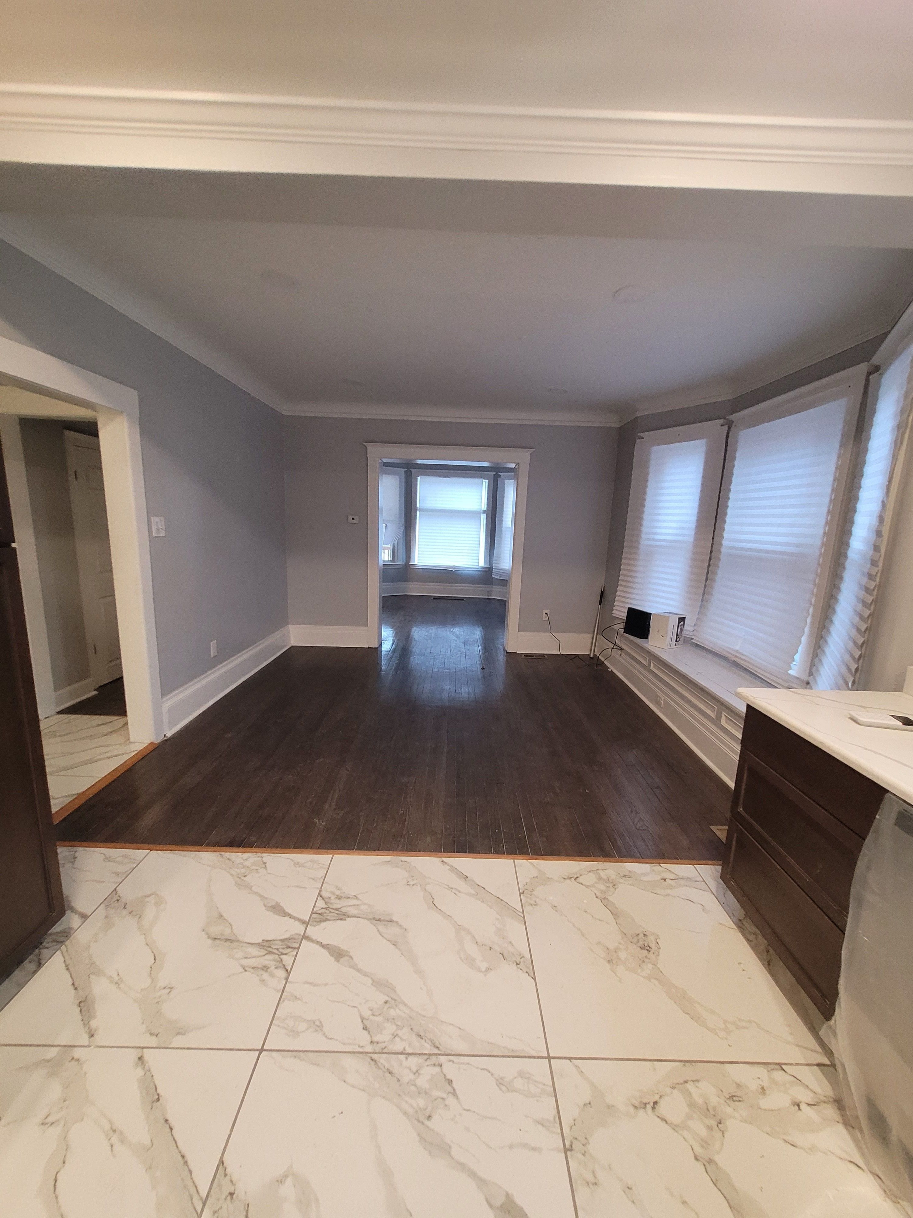 979 E GRAND Boulevard