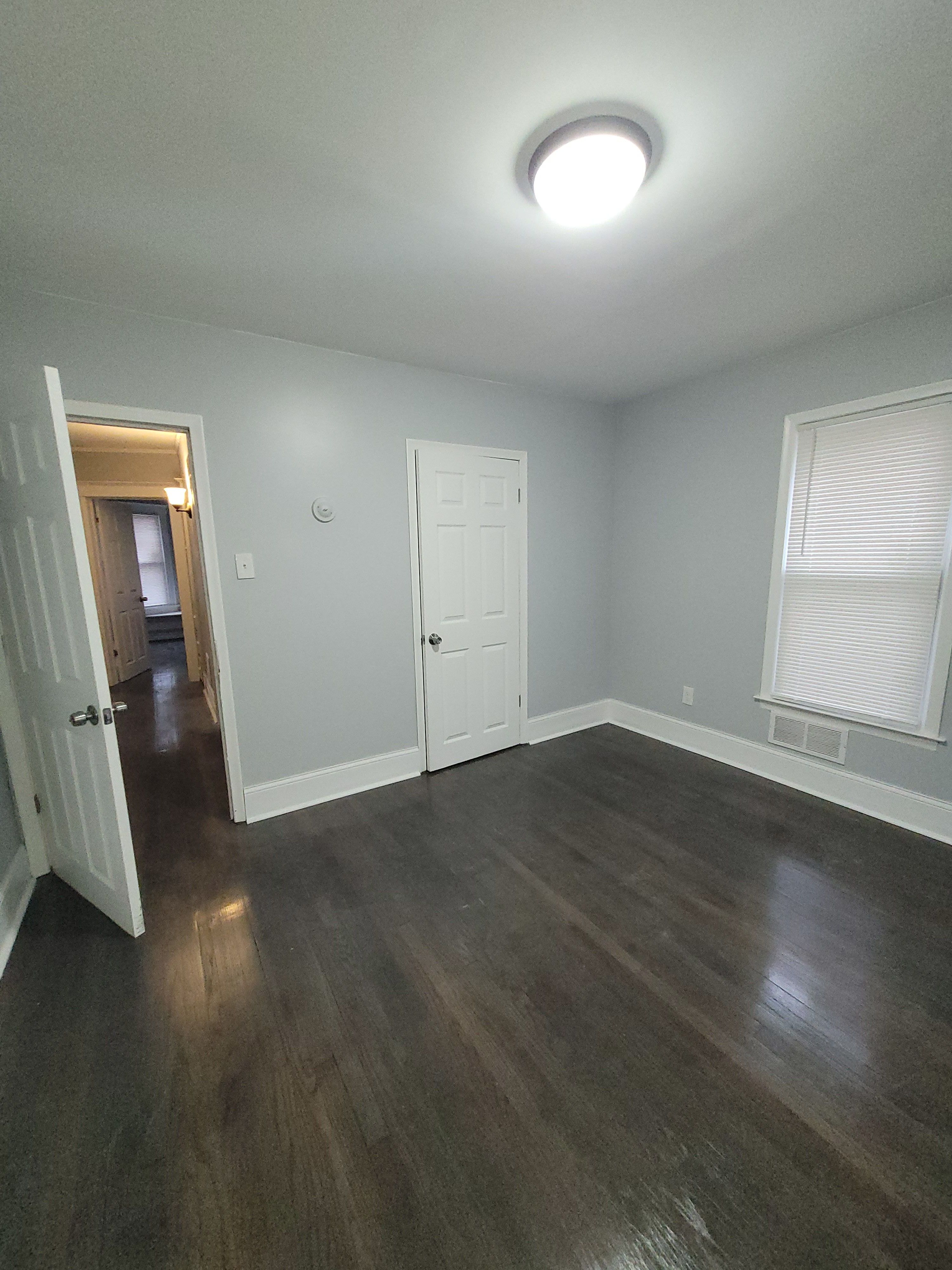 979 E GRAND Boulevard