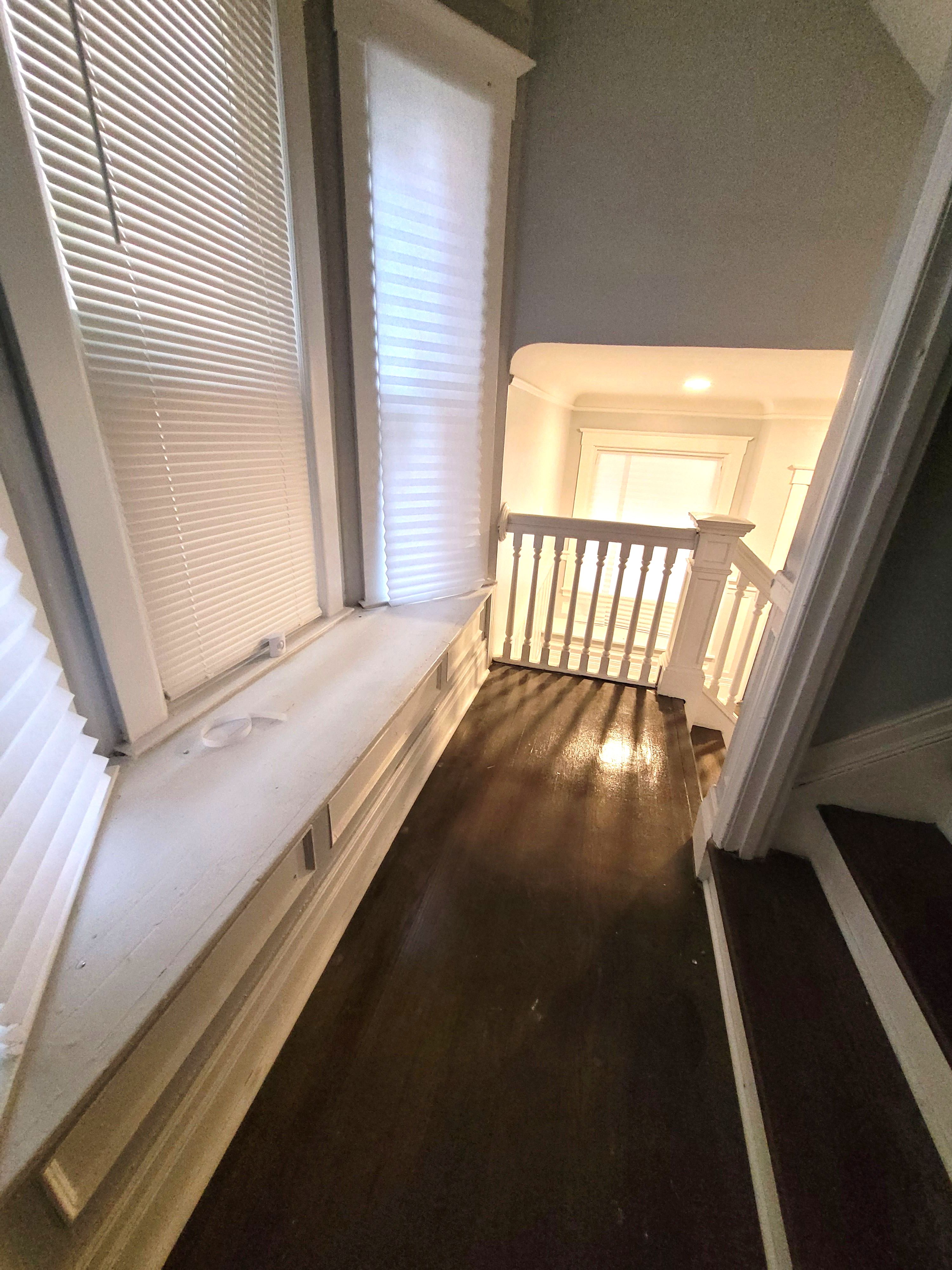 979 E GRAND Boulevard