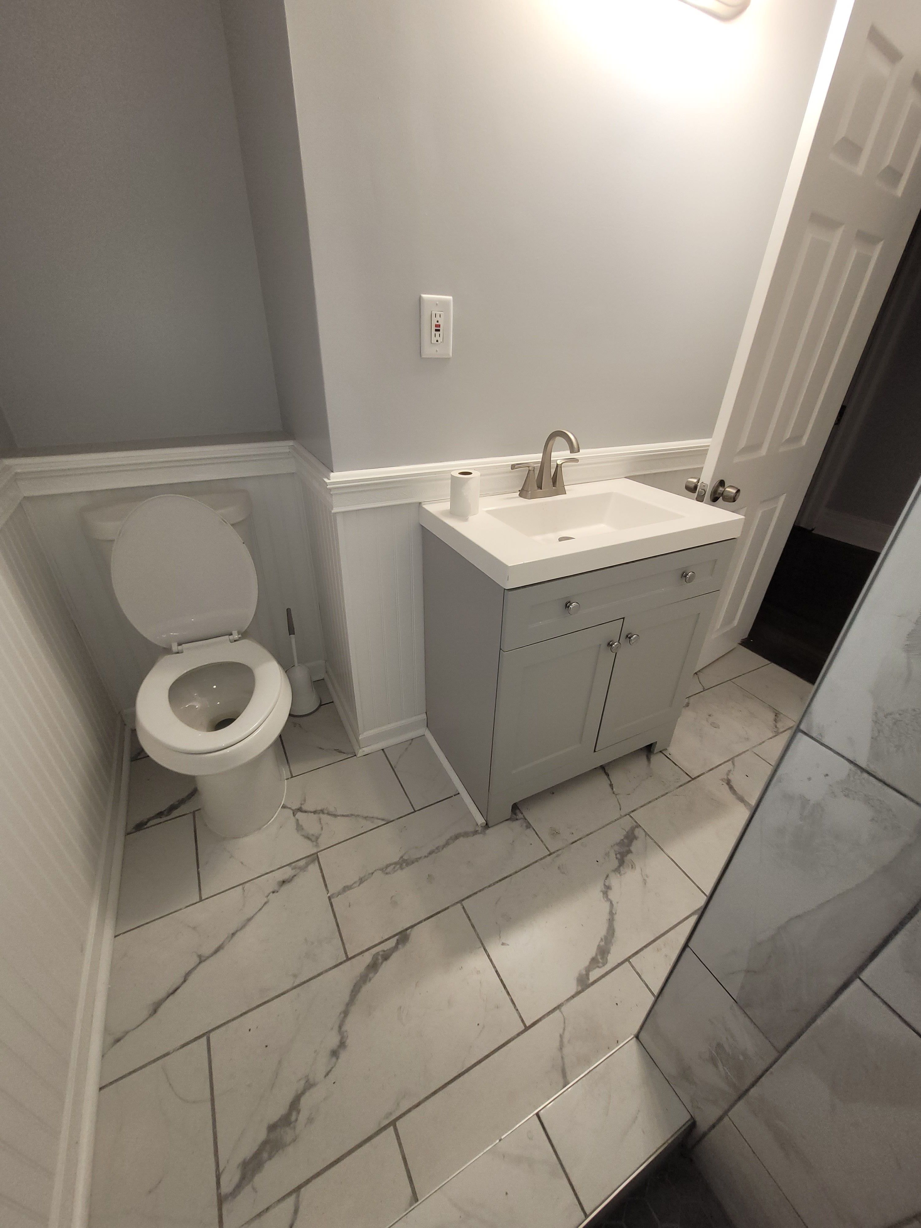 979 E GRAND Boulevard