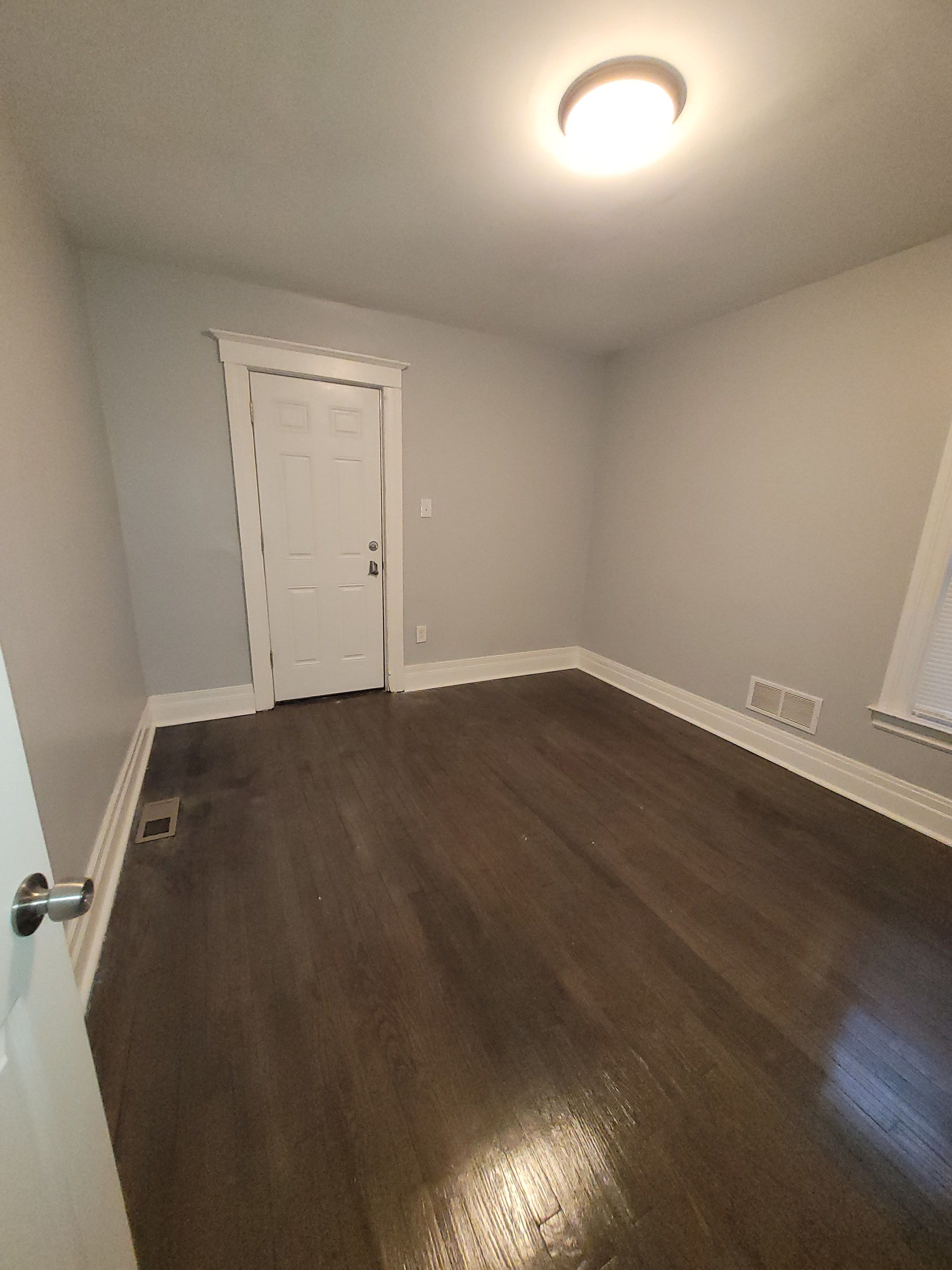 979 E GRAND Boulevard