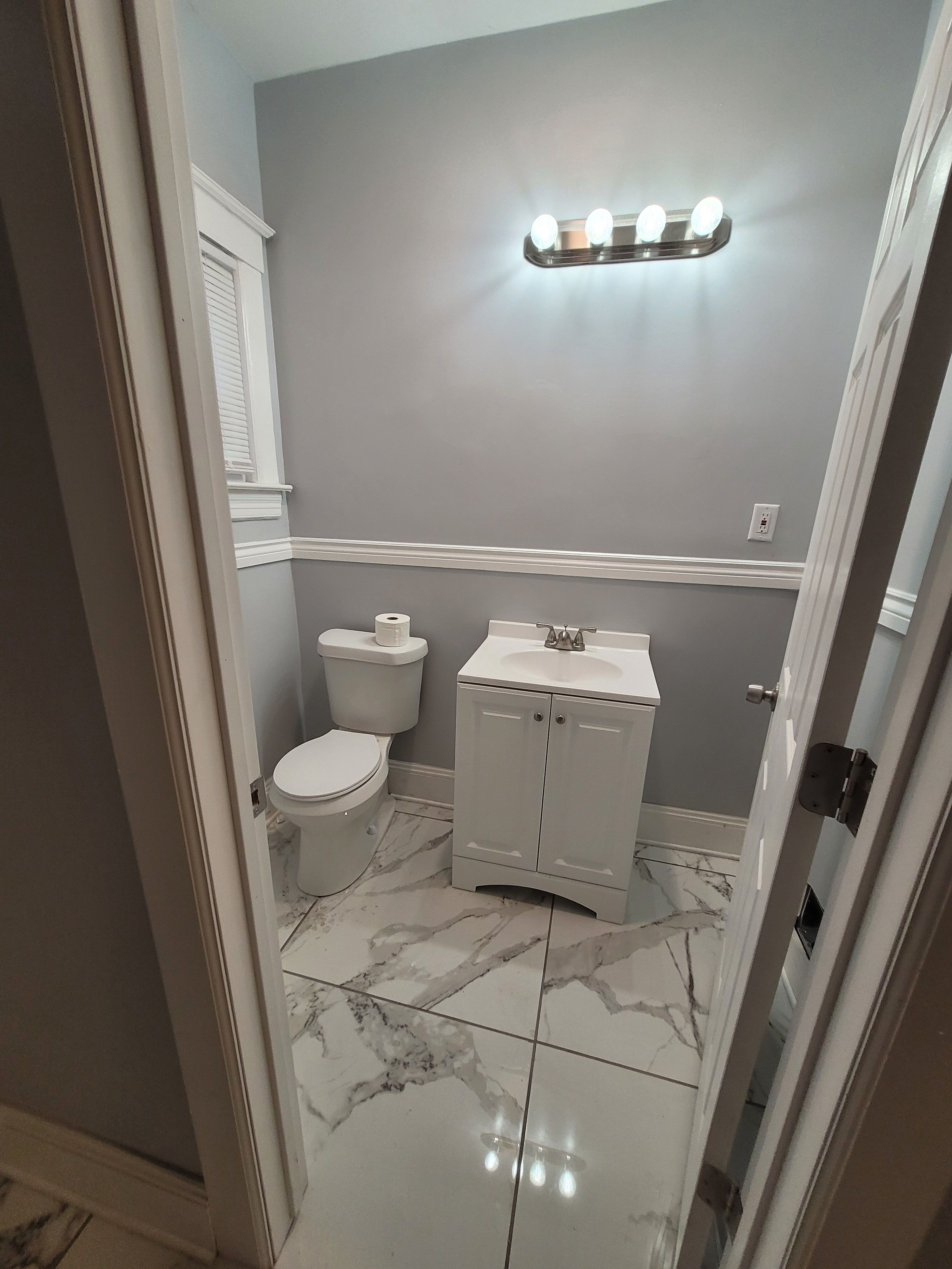 979 E GRAND Boulevard