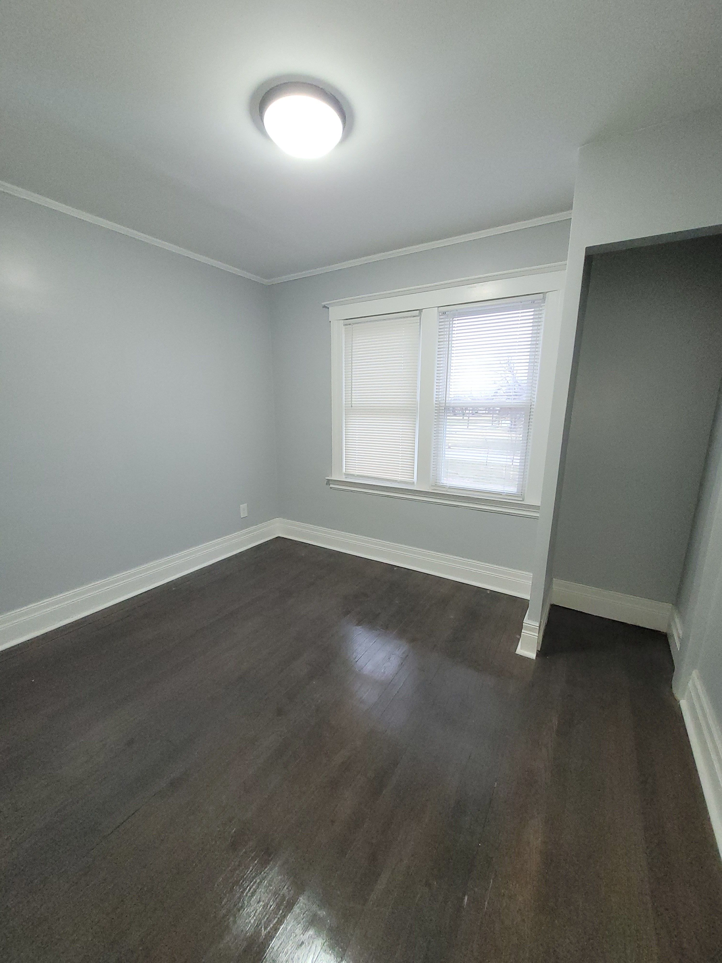 979 E GRAND Boulevard