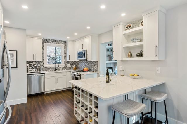 2112 Pinecrest Drive
