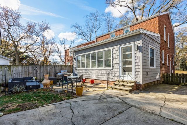 2112 Pinecrest Drive