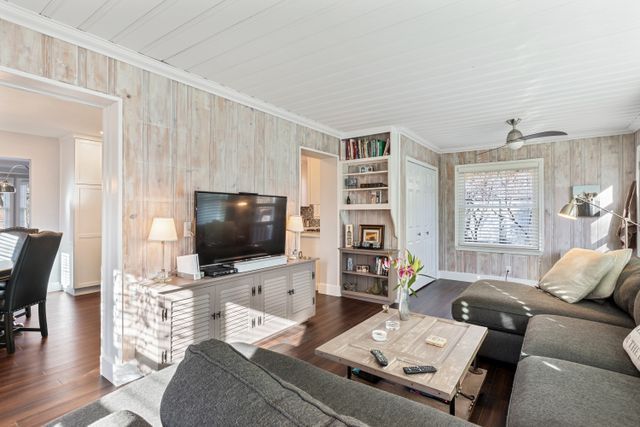 2112 Pinecrest Drive
