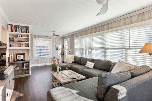 2112 Pinecrest Drive