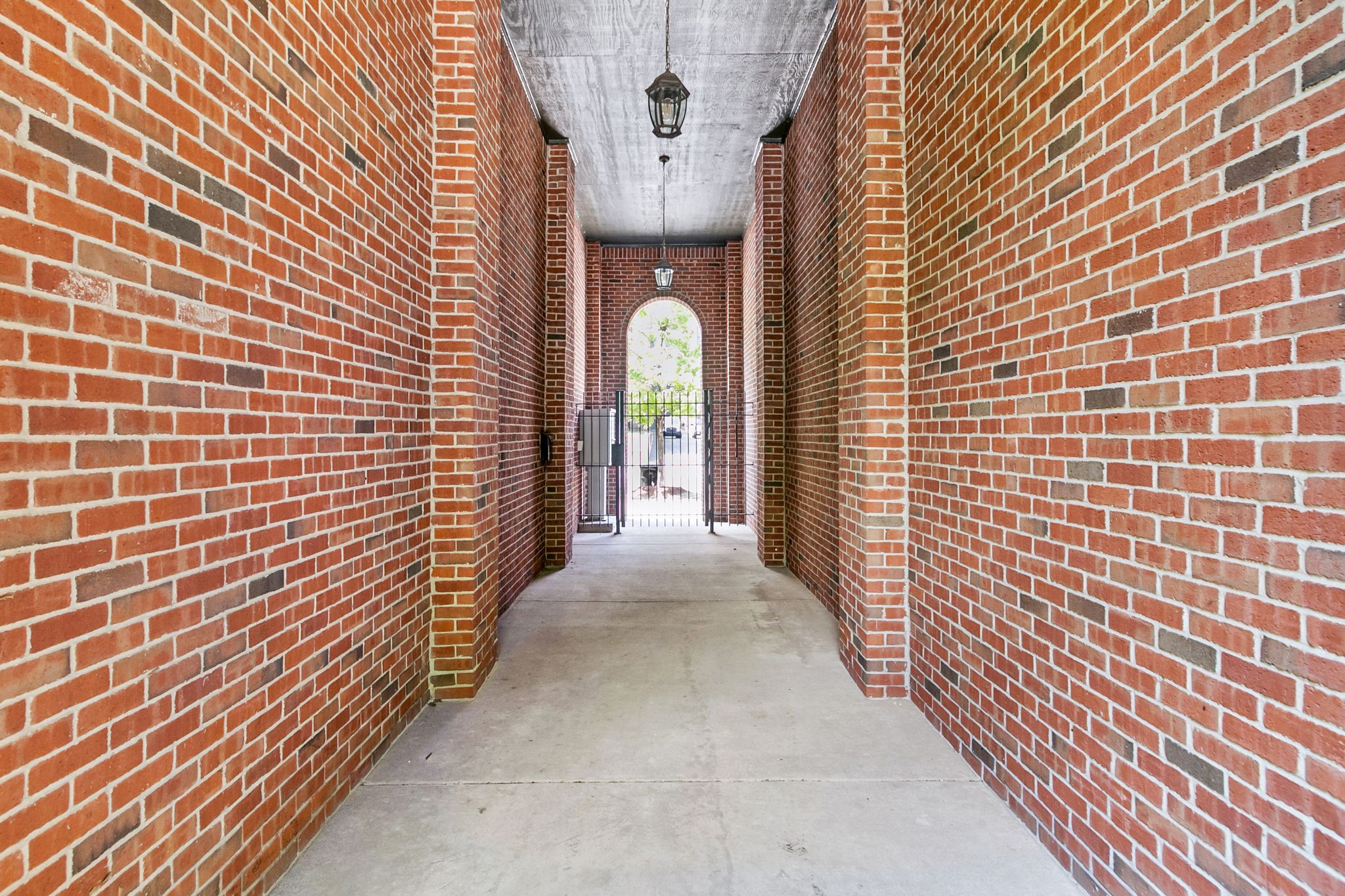 443 W HANCOCK Street