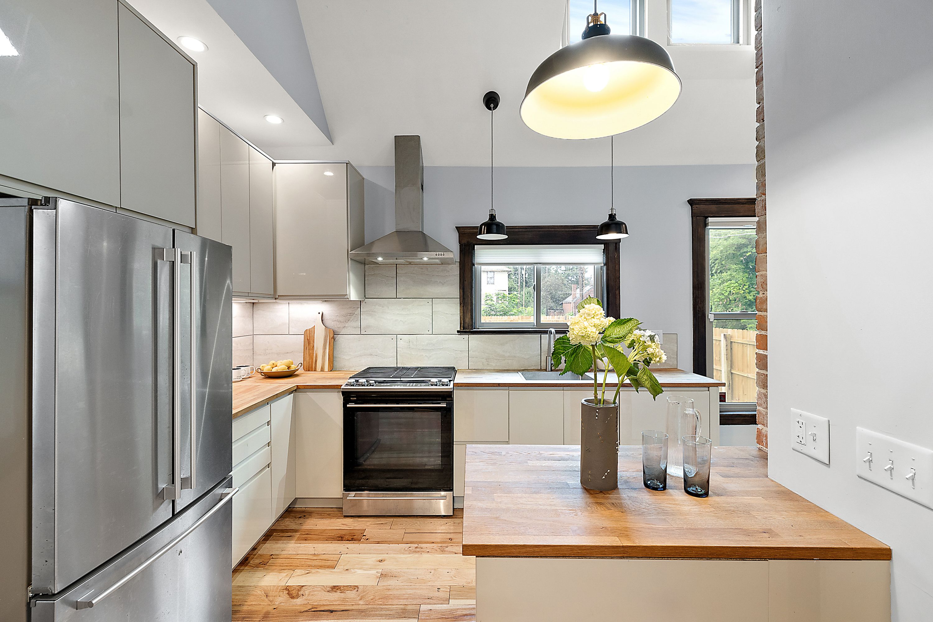 1734 W WILLIS Street