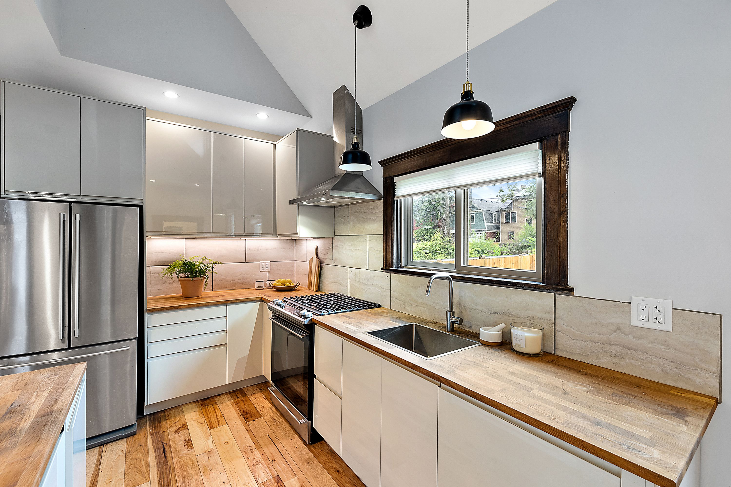 1734 W WILLIS Street