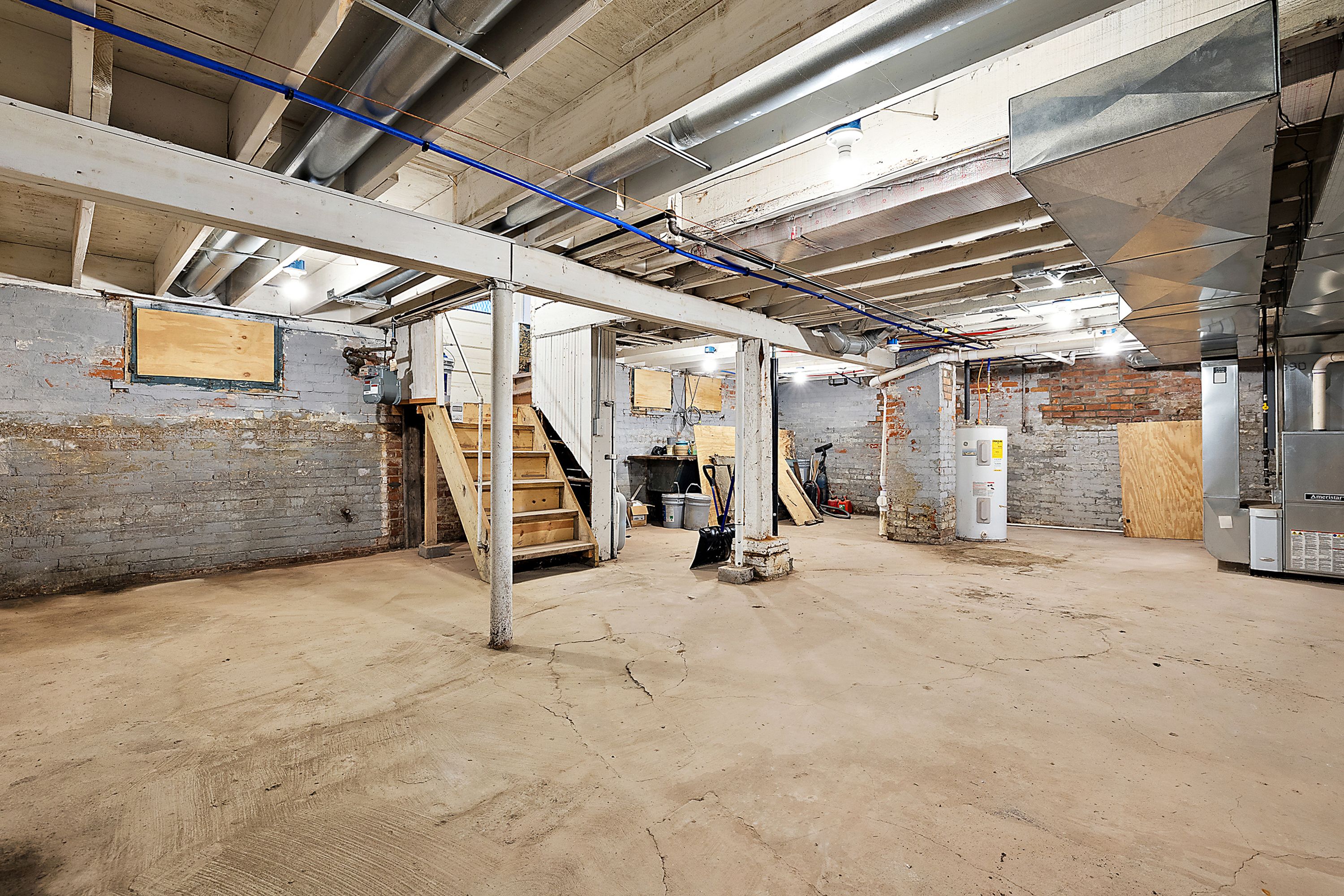 1734 W WILLIS Street