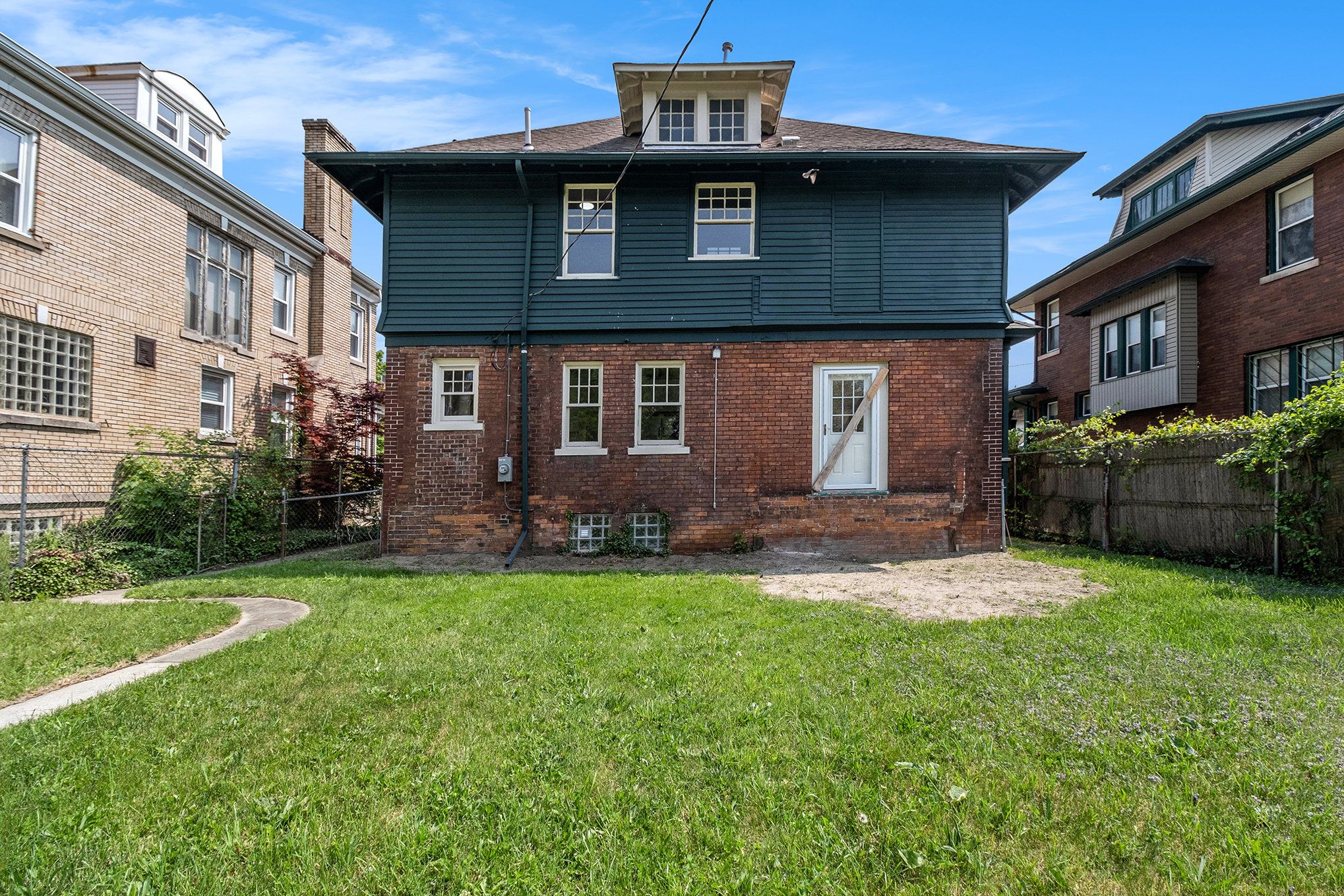 110 BURLINGAME Street