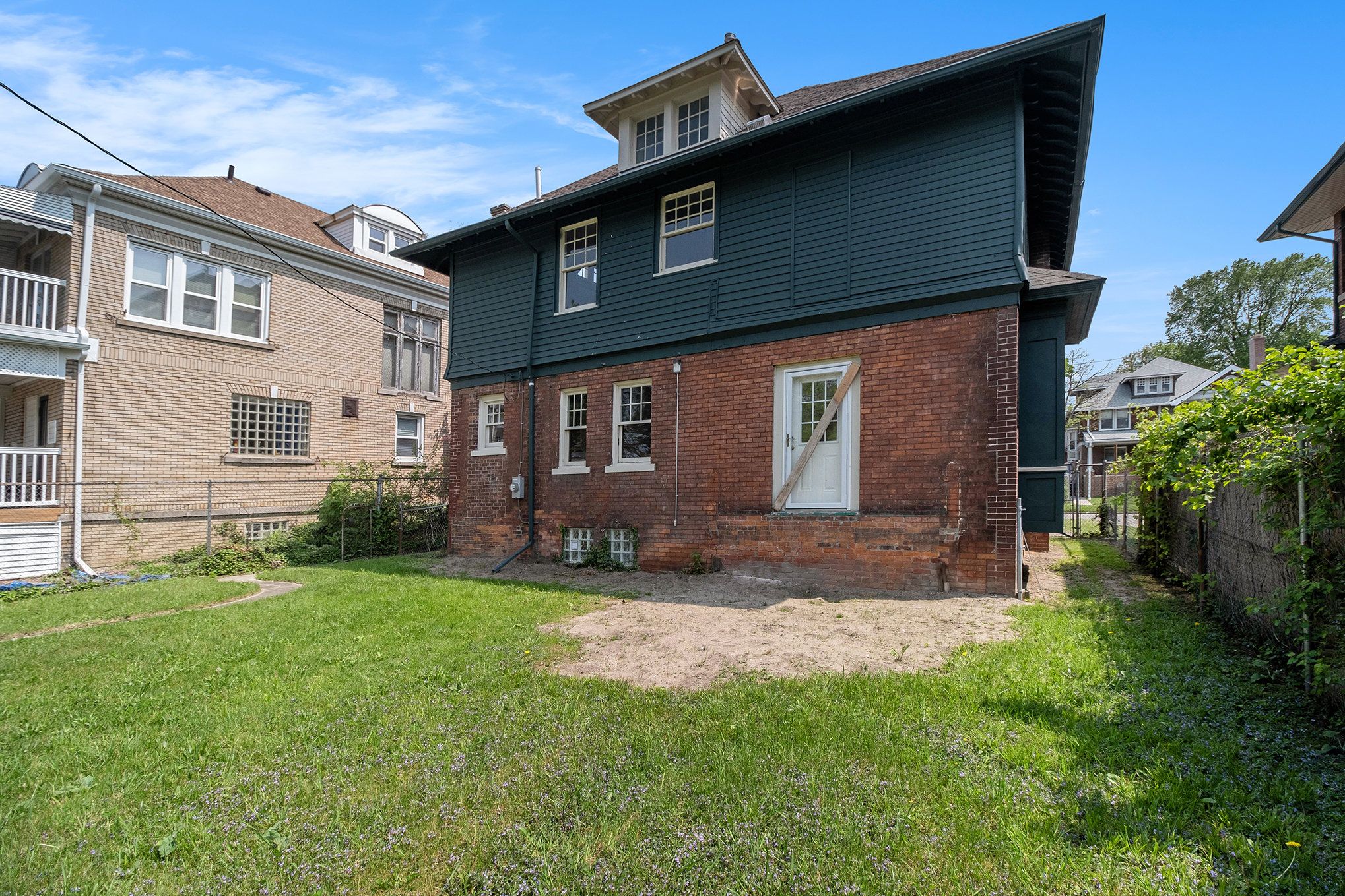 110 BURLINGAME Street