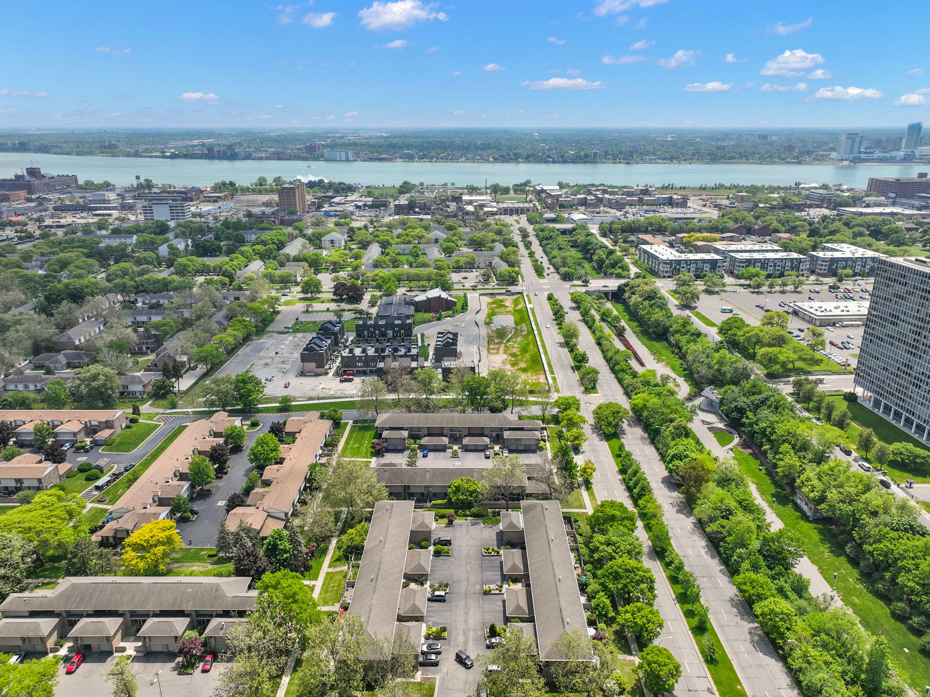 1114 Saint Aubin Pl Place