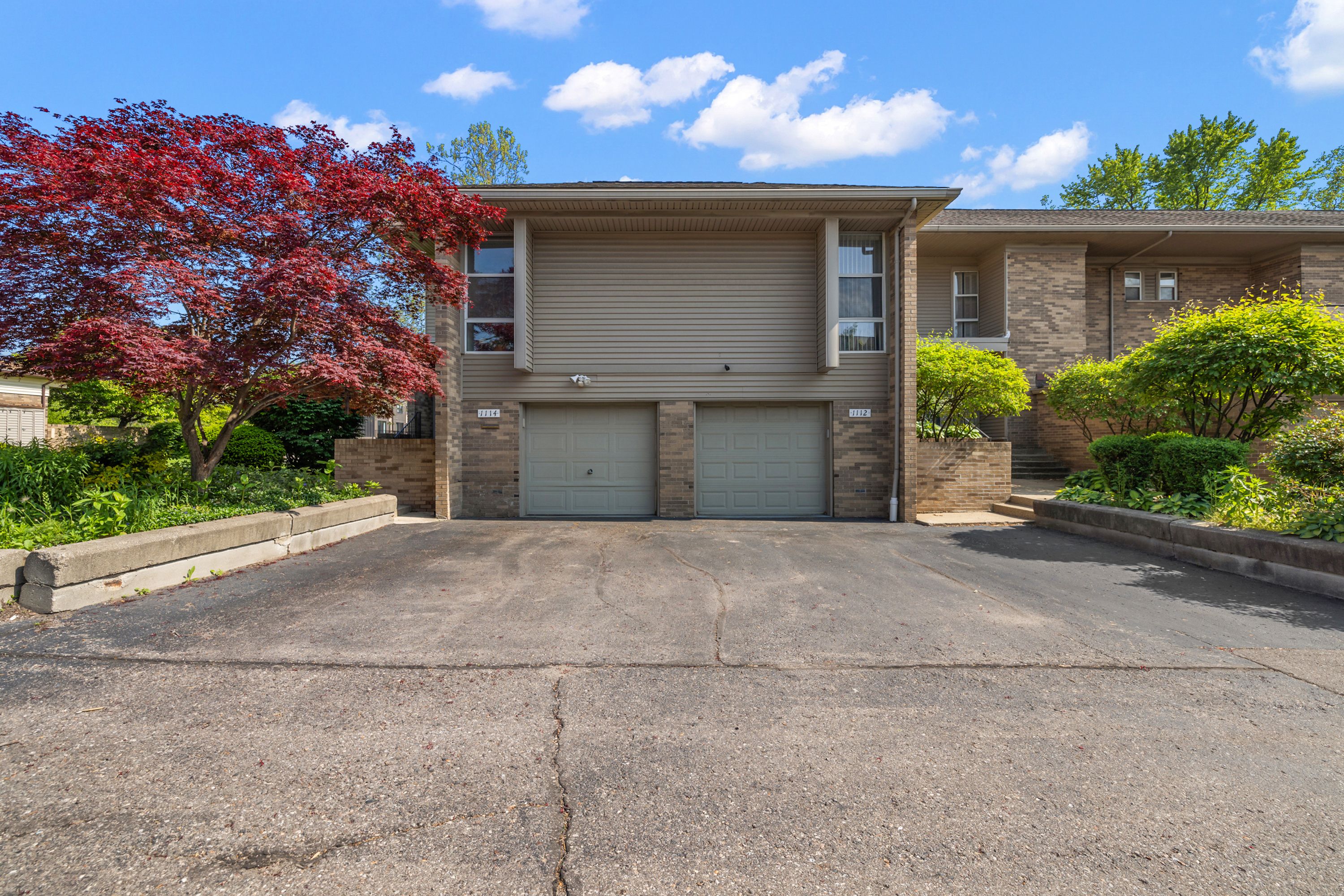 1114 Saint Aubin Pl Place