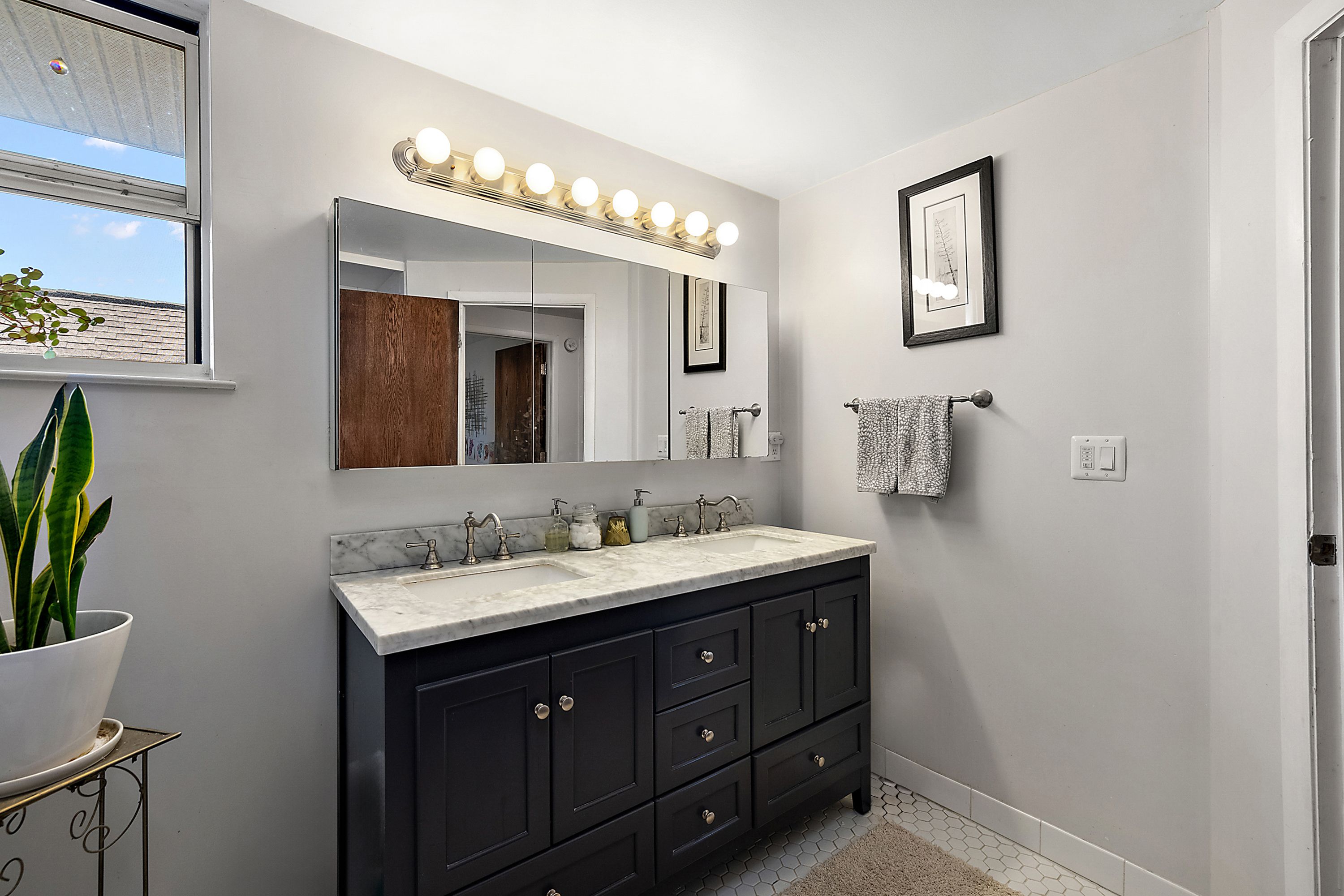 1114 Saint Aubin Pl Place