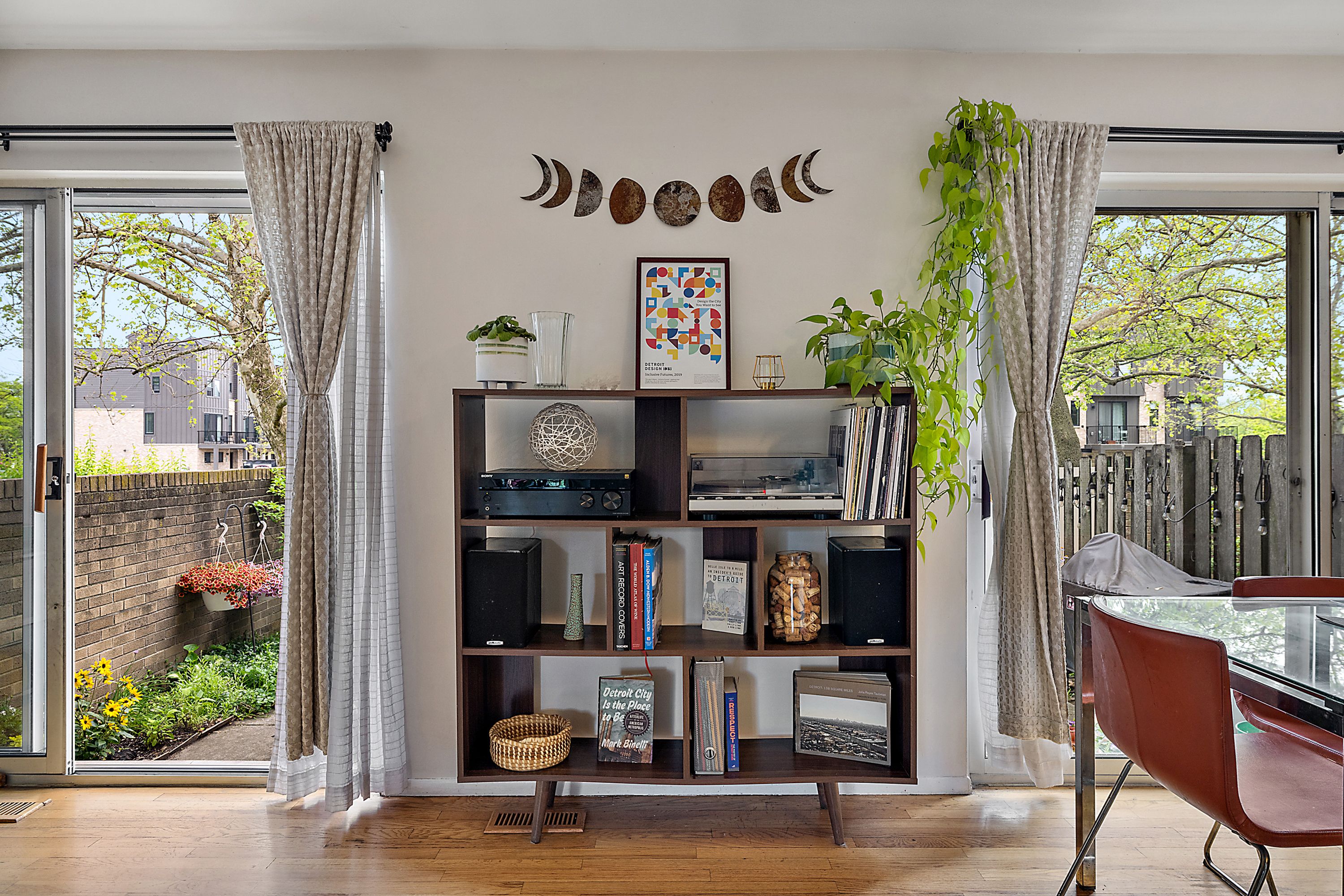 1114 Saint Aubin Pl Place