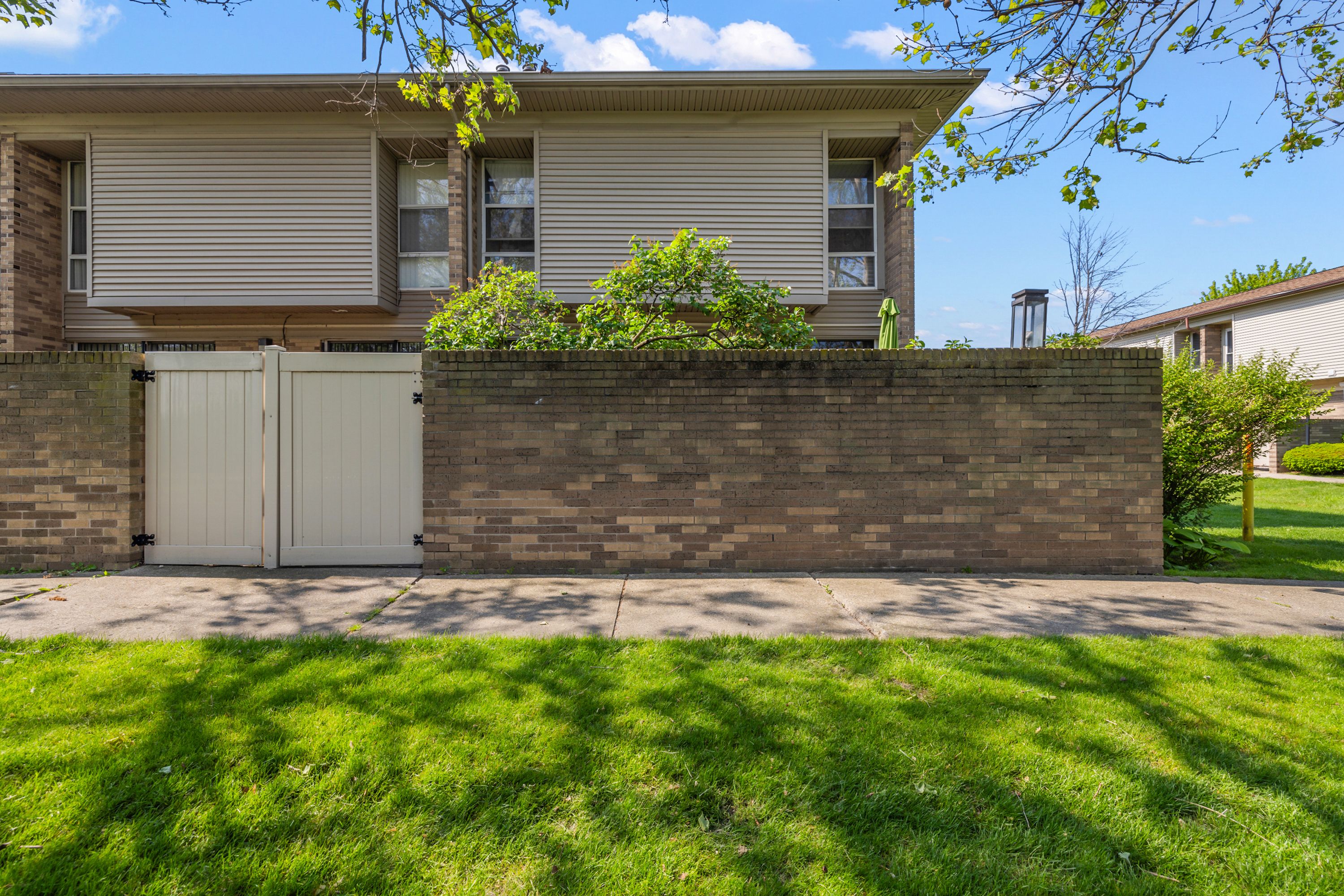 1114 Saint Aubin Pl Place