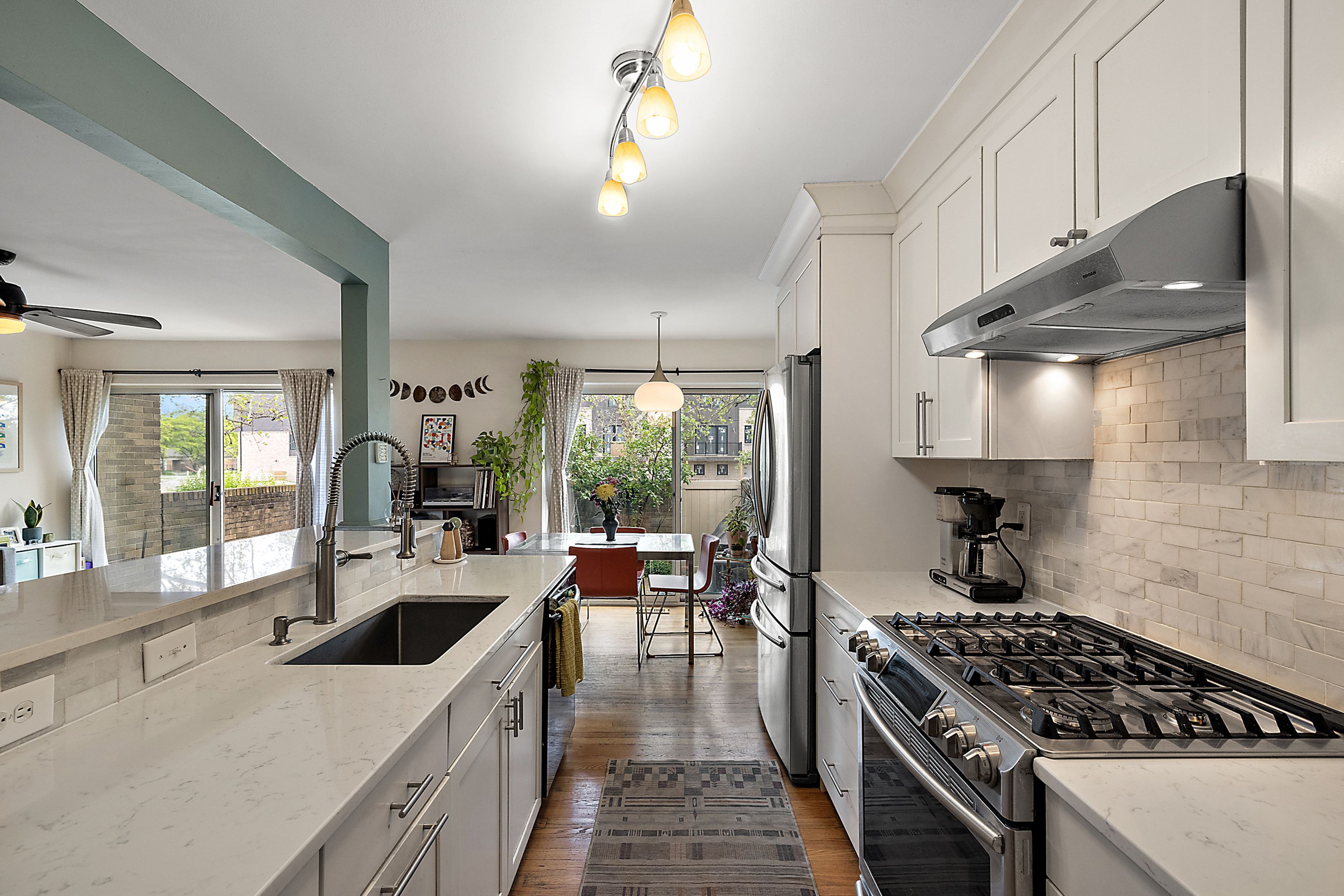 1114 Saint Aubin Pl Place